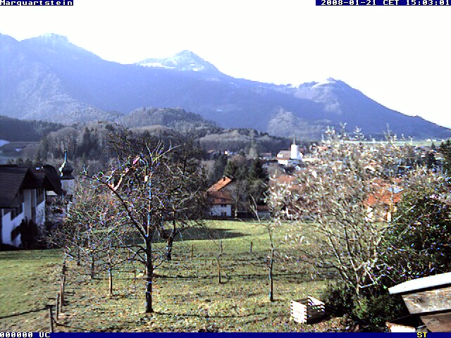 Blick über Marquartstein auf die Hochplatte